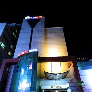 noblesse-hotel.jejukoreahotels.com/